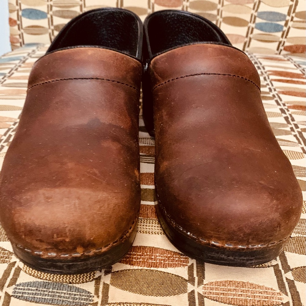 Dansko, Wome’s Clog. Brown size 38 (US womens 7.5-8). Slightly used